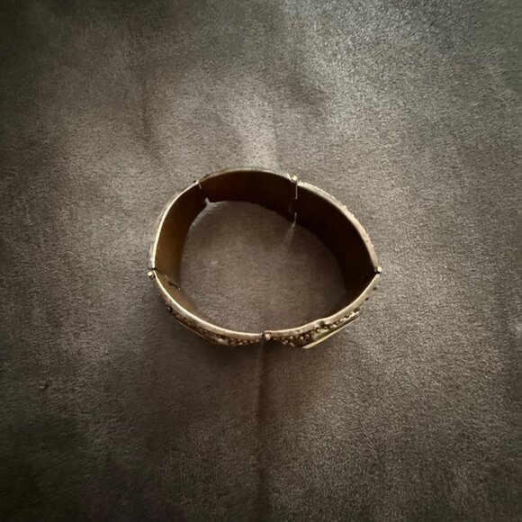 Vintage Chinese Filigree Bracelet With Hand-Engraved Panels - Picture 7 of 9